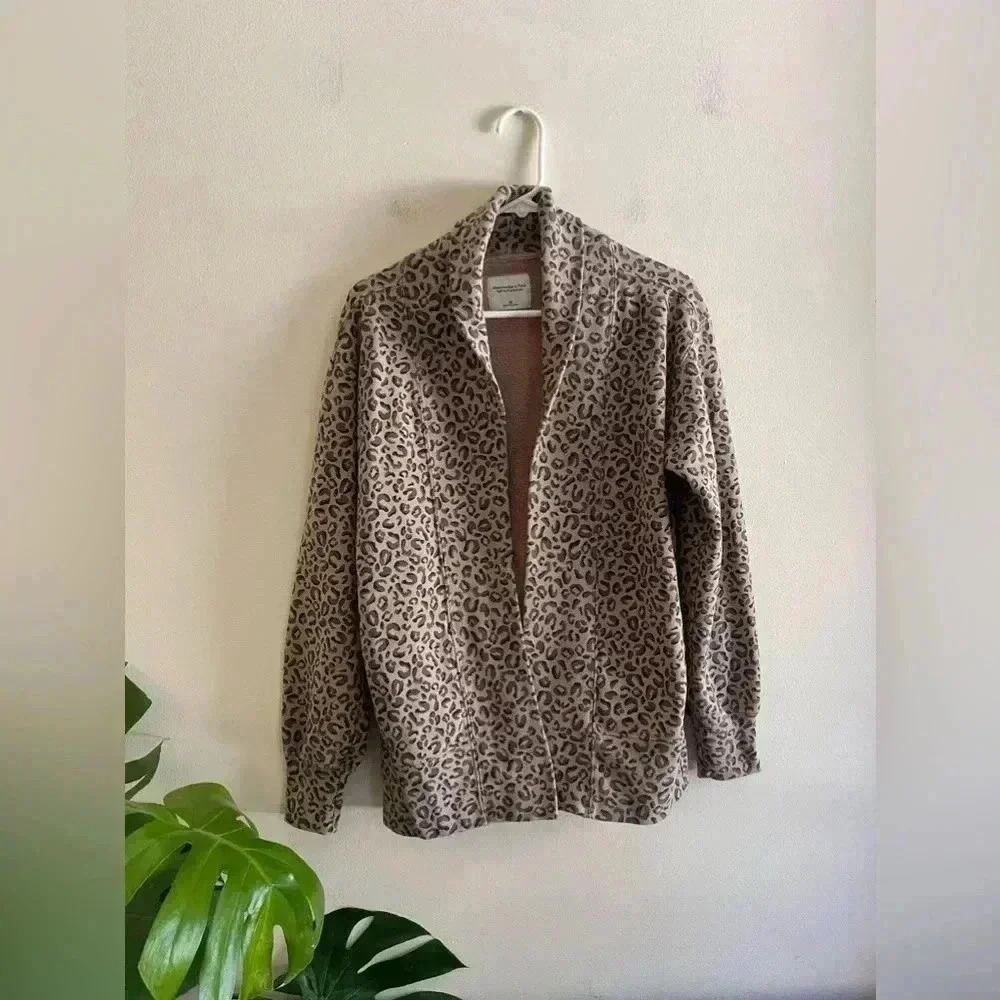 Abercrombie & Fitch Cardigan Sweater Womens XS Leopard Print Soft